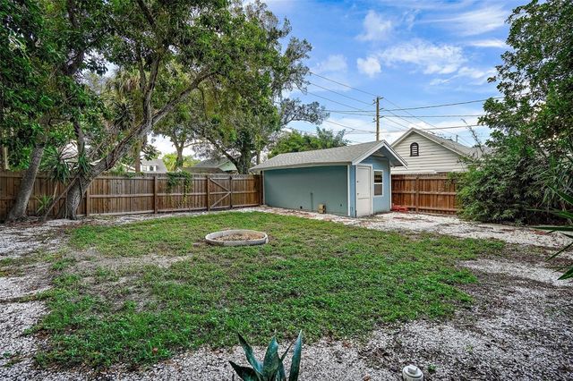 2111 BURLINGTON AVENUE N, St Petersburg, FL 33713