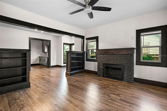 2111 BURLINGTON AVENUE N, St Petersburg, FL 33713