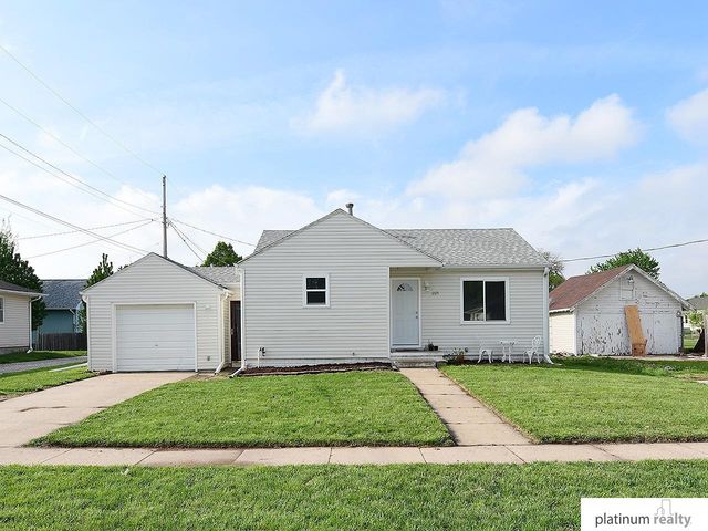 1225 E 10th Street, Fremont, NE 68025
