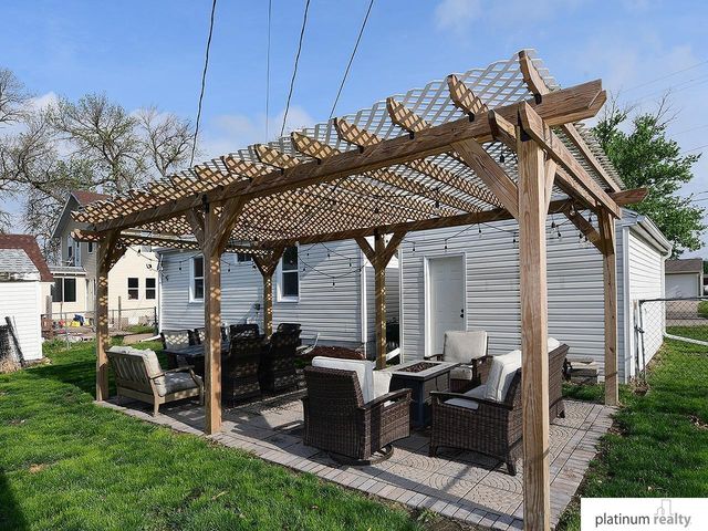 1225 E 10th Street, Fremont, NE 68025
