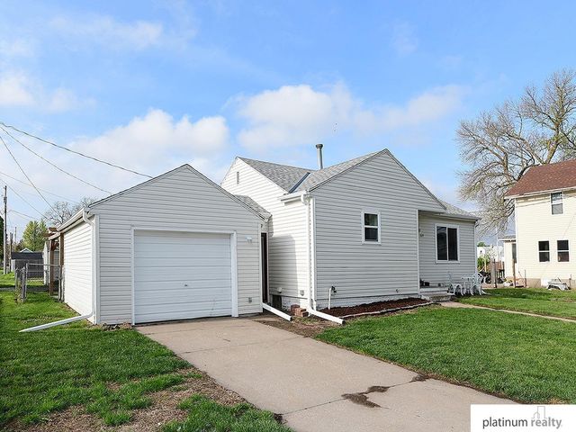 1225 E 10th Street, Fremont, NE 68025