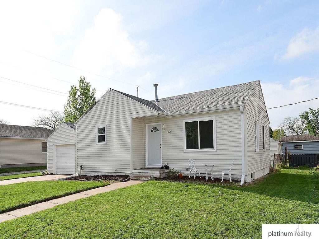 1225 E 10th Street, Fremont, NE 68025
