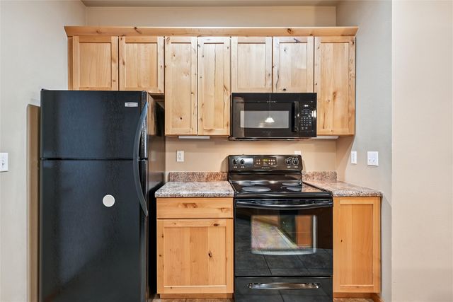 3922 Lakeview Drive SW, Cedar Rapids, IA 52404