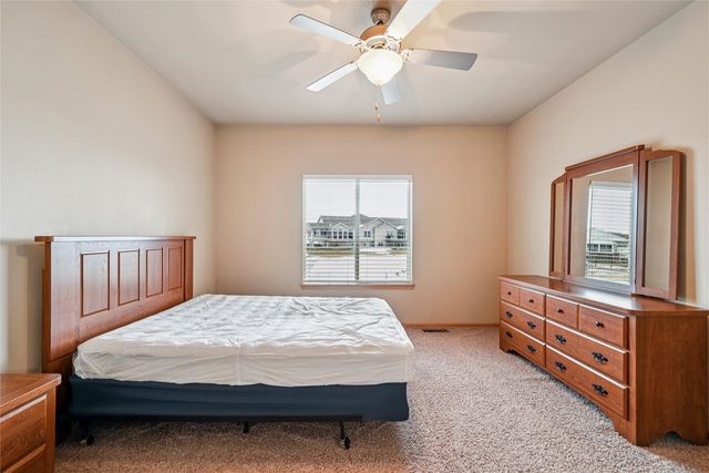 3922 Lakeview Drive SW, Cedar Rapids, IA 52404