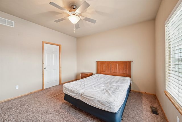 3922 Lakeview Drive SW, Cedar Rapids, IA 52404