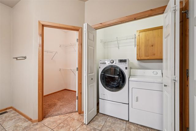 3922 Lakeview Drive SW, Cedar Rapids, IA 52404