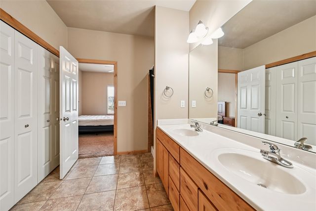 3922 Lakeview Drive SW, Cedar Rapids, IA 52404