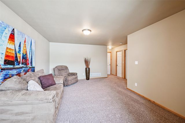 3922 Lakeview Drive SW, Cedar Rapids, IA 52404