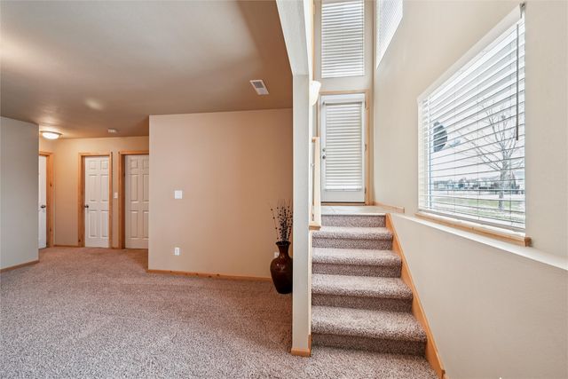 3922 Lakeview Drive SW, Cedar Rapids, IA 52404