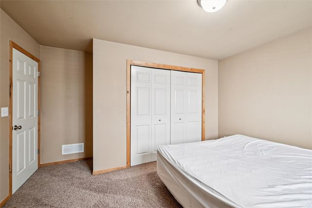 3922 Lakeview Drive SW, Cedar Rapids, IA 52404