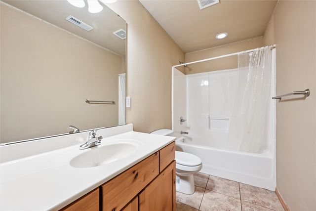 3922 Lakeview Drive SW, Cedar Rapids, IA 52404