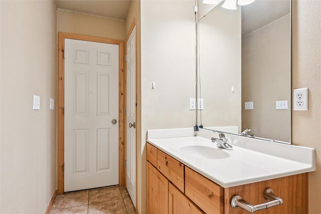 3922 Lakeview Drive SW, Cedar Rapids, IA 52404