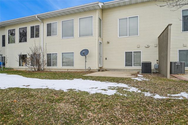 3922 Lakeview Drive SW, Cedar Rapids, IA 52404