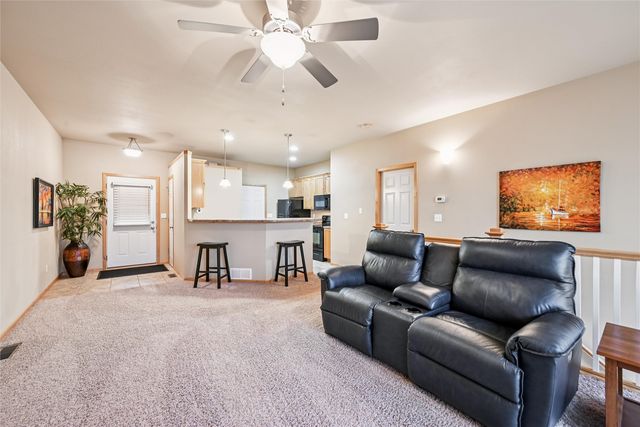 3922 Lakeview Drive SW, Cedar Rapids, IA 52404