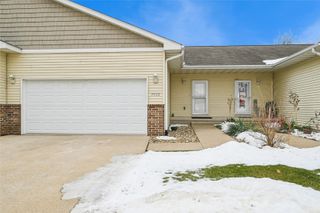 3922 Lakeview Drive SW, Cedar Rapids, IA 52404