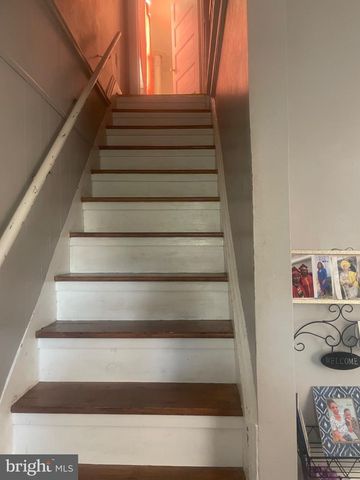 46 S MAPLE AVE, Lansdowne, PA 19050