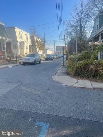 46 S MAPLE AVE, Lansdowne, PA 19050