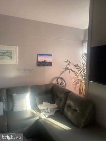 46 S MAPLE AVE, Lansdowne, PA 19050