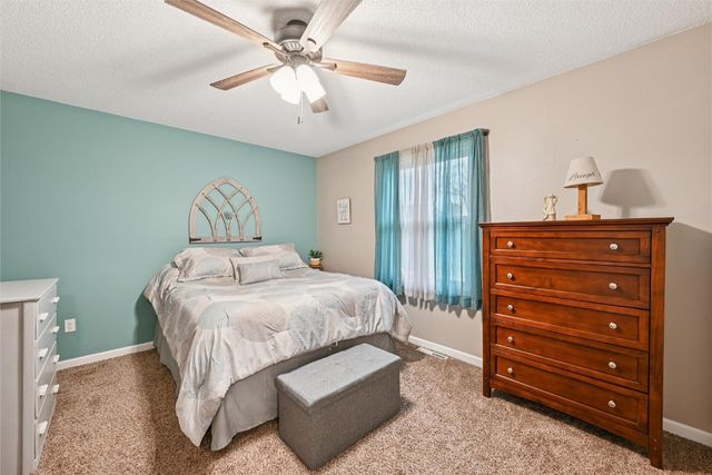 601 Maplewood Drive, Center Point, IA 52213