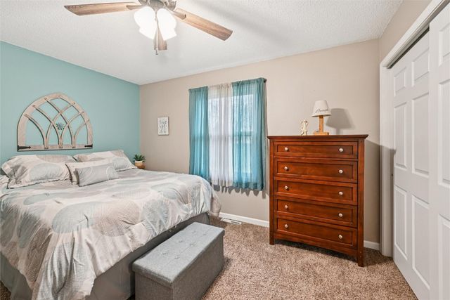 601 Maplewood Drive, Center Point, IA 52213