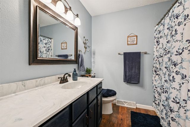 601 Maplewood Drive, Center Point, IA 52213