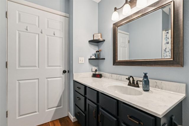 601 Maplewood Drive, Center Point, IA 52213