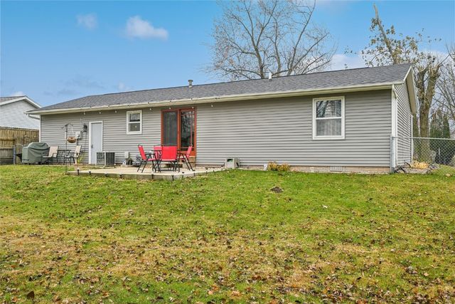 601 Maplewood Drive, Center Point, IA 52213