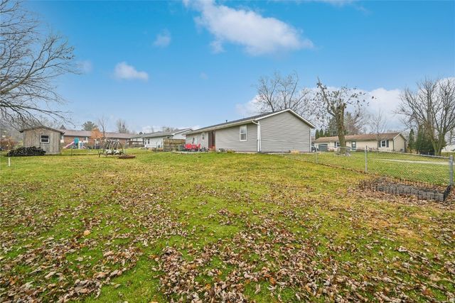 601 Maplewood Drive, Center Point, IA 52213