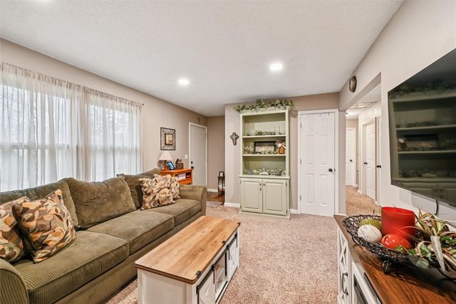 601 Maplewood Drive, Center Point, IA 52213