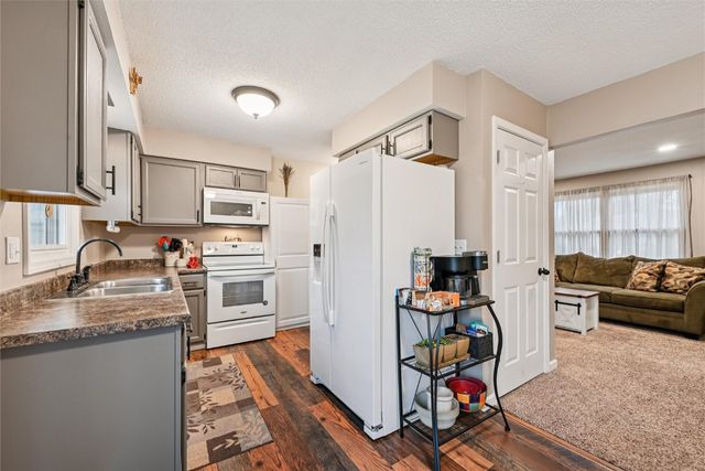 601 Maplewood Drive, Center Point, IA 52213