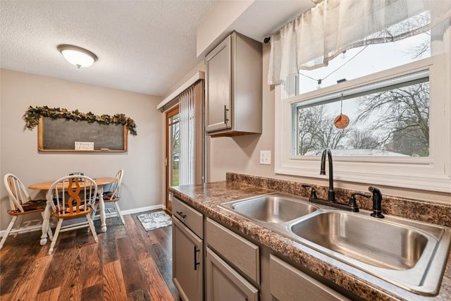 601 Maplewood Drive, Center Point, IA 52213