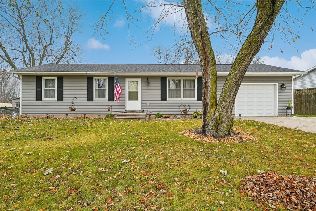 601 Maplewood Drive, Center Point, IA 52213