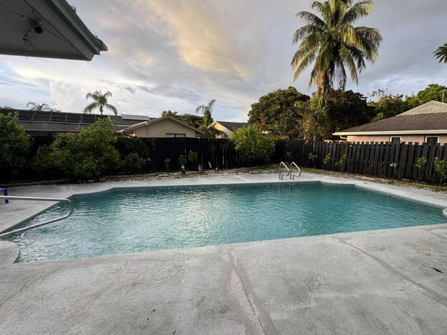12133 Big Cone Court, Wellington, FL 33414
