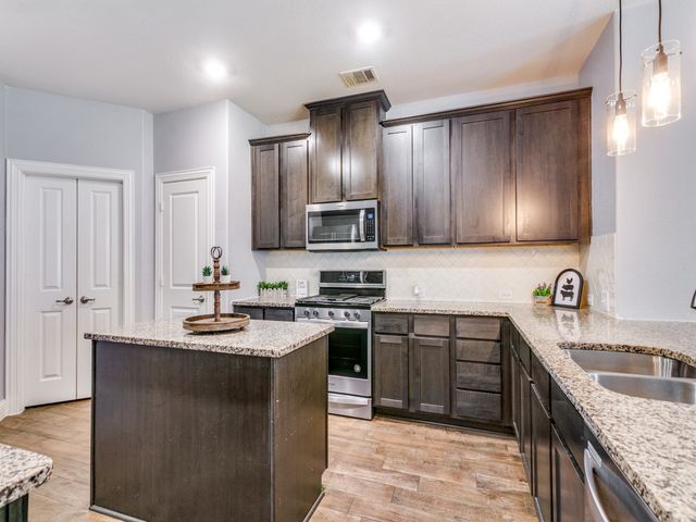 2921 Cerro Ranch Road, Aubrey, TX 76227