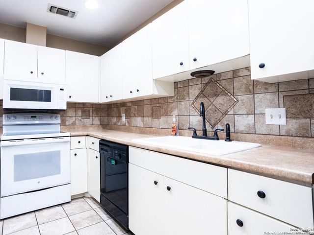 1002 MOUNT RIGA, San Antonio, TX 78213