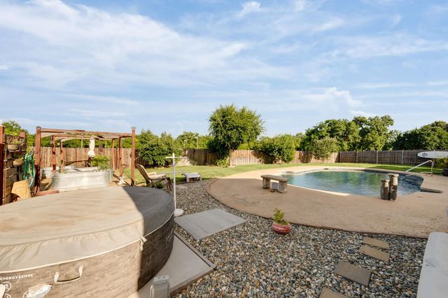1154 Robert Dr, Yuba City, CA 95993