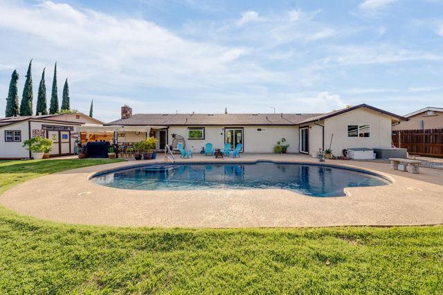 1154 Robert Dr, Yuba City, CA 95993