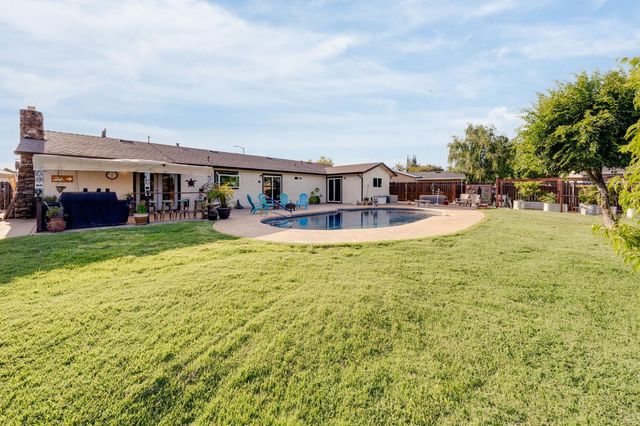 1154 Robert Dr, Yuba City, CA 95993