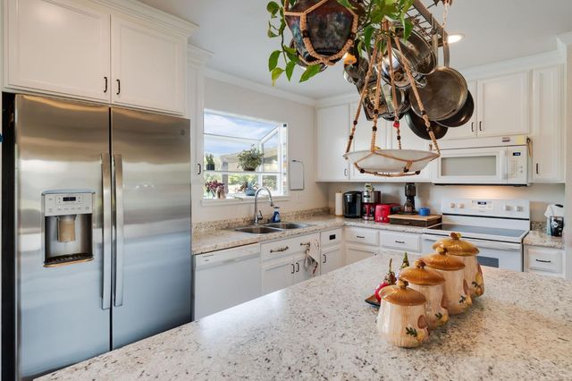 1154 Robert Dr, Yuba City, CA 95993