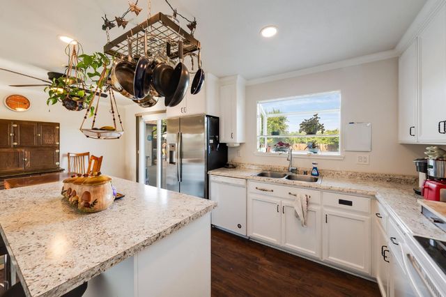 1154 Robert Dr, Yuba City, CA 95993