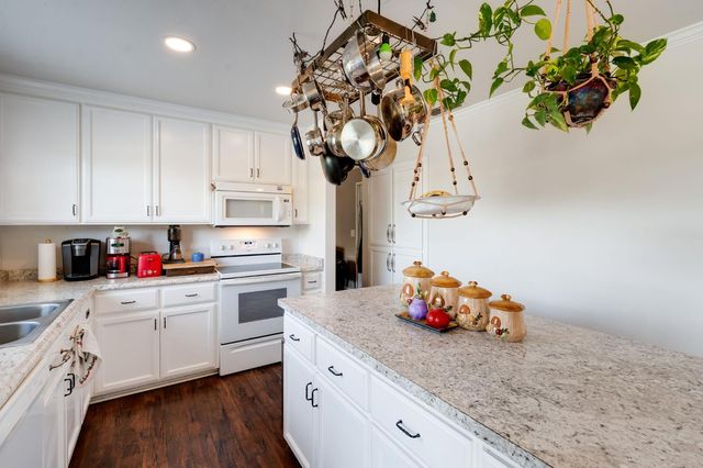 1154 Robert Dr, Yuba City, CA 95993