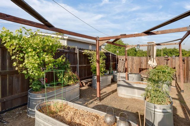 1154 Robert Dr, Yuba City, CA 95993
