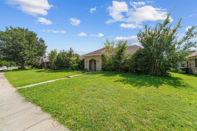106 E Schreiber Street, Garland, TX 75040