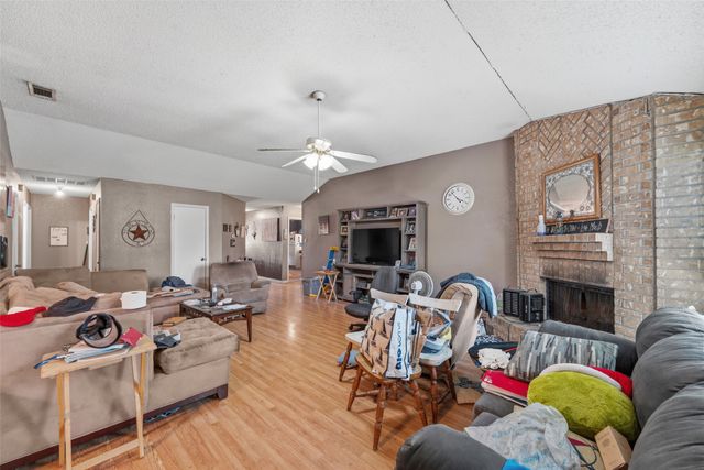 106 E Schreiber Street, Garland, TX 75040