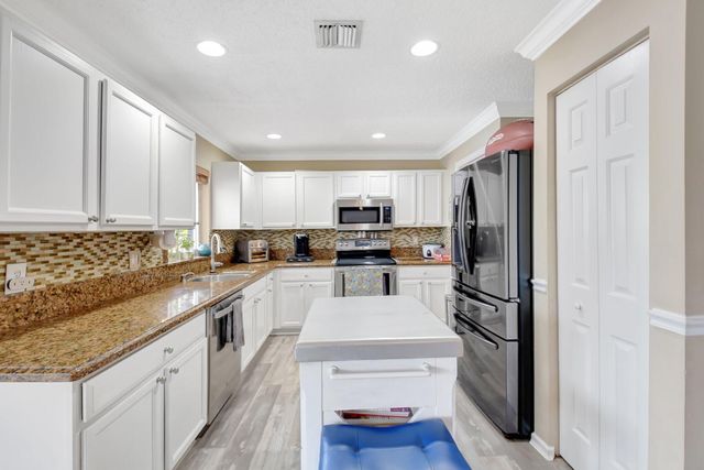 6755 Rainwood Cove Lane, Lake Worth, FL 33463