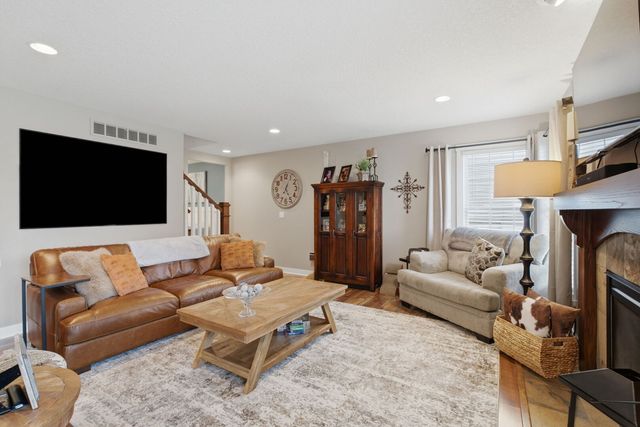 5679 Appleton Road, Bettendorf, IA 52722