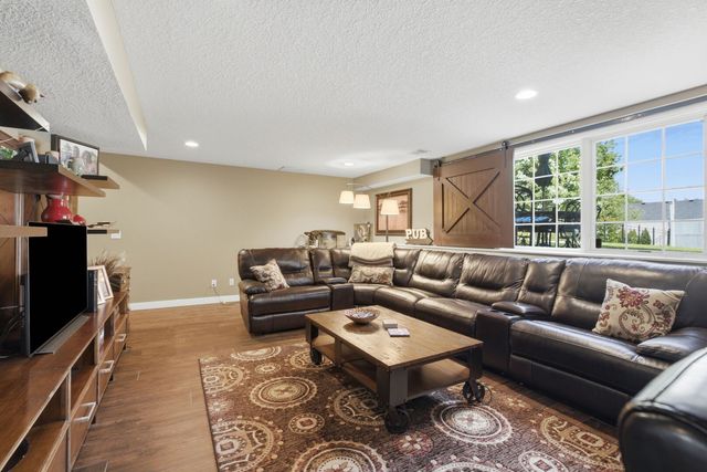 5679 Appleton Road, Bettendorf, IA 52722