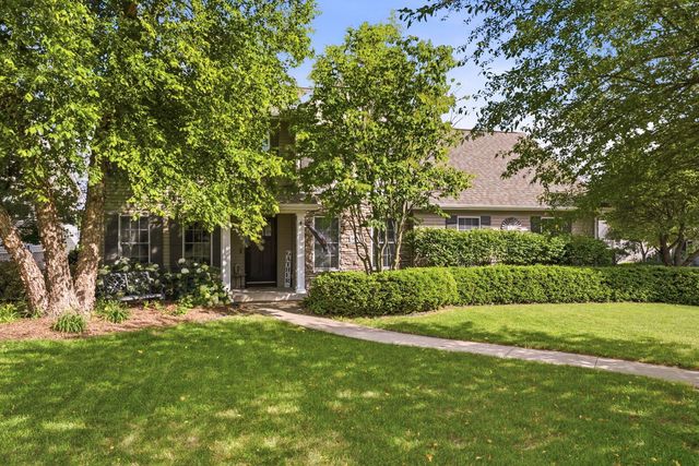 5679 Appleton Road, Bettendorf, IA 52722