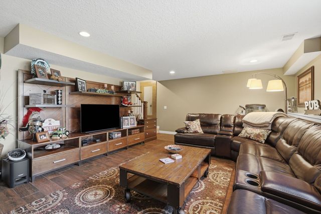 5679 Appleton Road, Bettendorf, IA 52722