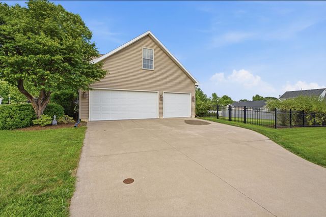 5679 Appleton Road, Bettendorf, IA 52722